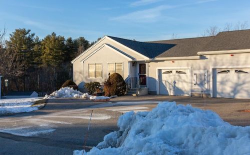 48 Rainbow Dr, Londonderry, NH 03053-6118