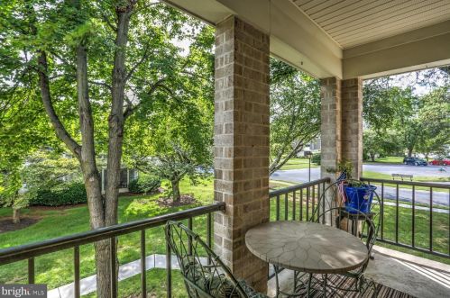 33 Valleybrook Dr, Lancaster PA  17601-4612 exterior