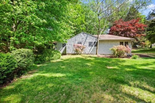 11 Eastwood Rd, Norwalk CT  06851-1111 exterior