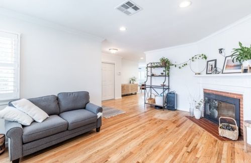 7432 Ostrom Ave, Van Nuys, CA 91406-2525