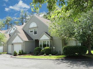 4 Greystone, Huntington, CT 06484-3832