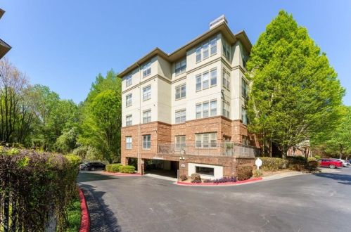 5559 Glenridge Dr, Atlanta GA  30342-7201 exterior