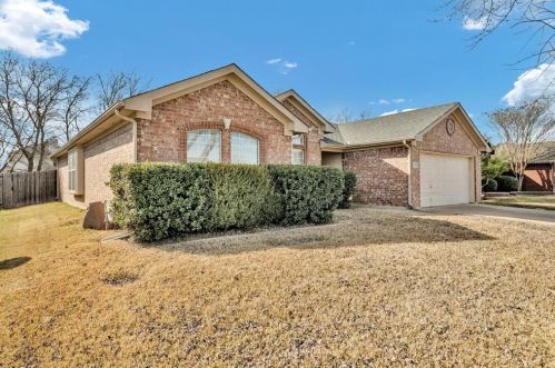 1415 High Crest Dr, Midlothian TX  76063-3333 exterior