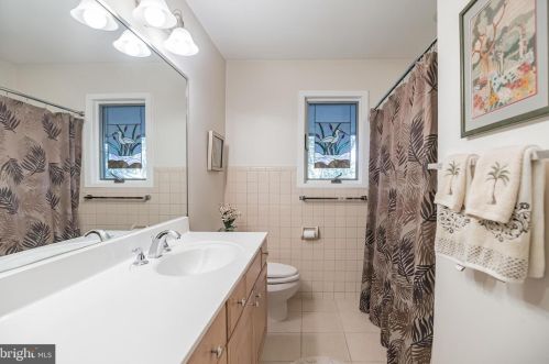 221 Elm Ave, Tavistock NJ 08033-2538 exterior