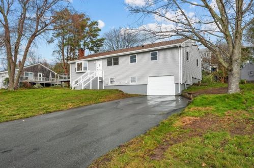 19 Pocahontas Dr, Middletown, RI 02842-4565
