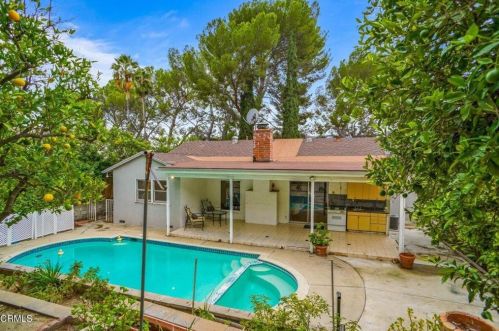 3951 Los Olivos Ln, Glendale CA 91214-1628 exterior