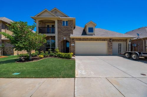 901 Longhorn Dr, Aubrey, TX 76227-2329
