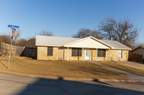 1432 Torrey St, Granbury TX  76048-2386 exterior