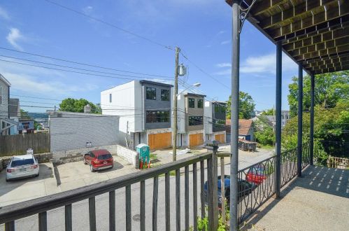 206 Hastings St, Cincinnati OH 45219-1420 exterior