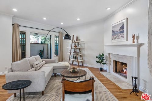 126 Montana Ave, Santa Monica, CA 90403-1010