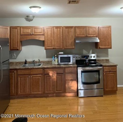 3 Valley Stream Dr, Lakehurst, NJ 08759-3041