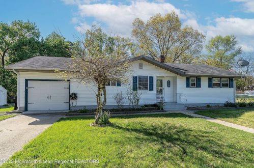 330 Sunflower Dr, Browns Mills, NJ 08015-3603