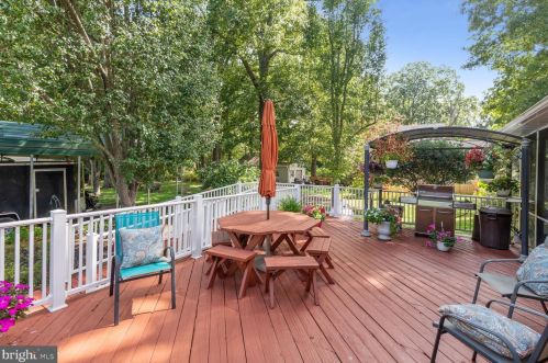 4949 Idlewilde Rd, Shady Side MD 20764-9766 exterior