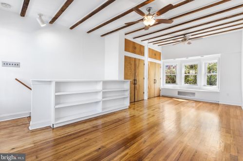 904 10th St, Philadelphia PA 19147-3744 exterior