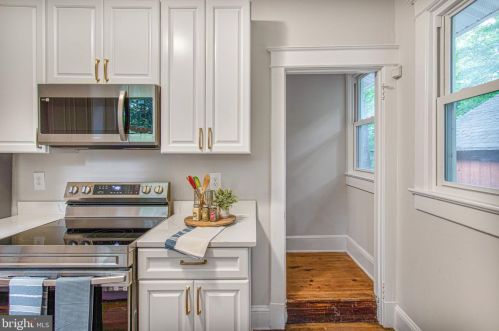 9715 Capitol View Ave, Silver Spring MD 20910-1033 exterior