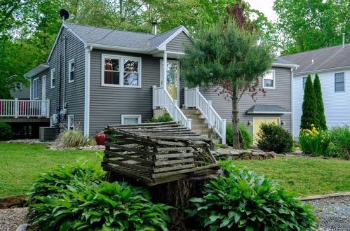 39 Oak St, Waterbury, CT 06705-1126
