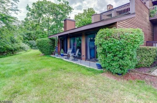 23 Highland Cir, Annandale, NJ 08801-1502
