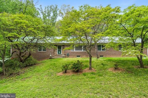 3756 Rolling Hills Dr, Delaplane, VA 20144-2140