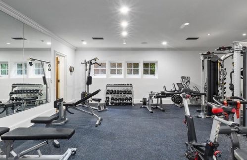 2860 Habersham Rd, Atlanta GA  30305-2959 exterior