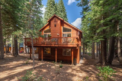 13963 Copenhagen Dr, Truckee CA  96161-6633 exterior