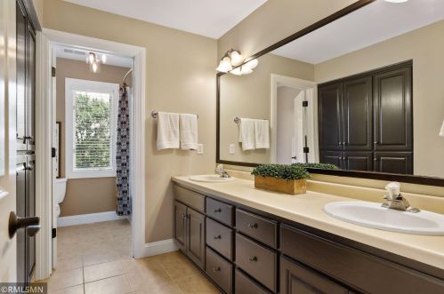 3528 Crestmoor Dr, Saint Paul MN  55125-5028 exterior
