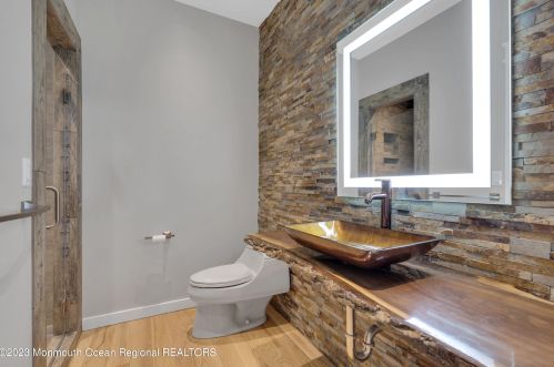 139 Cold Indian Spg Rd, Tinton Falls NJ 07712-3247 exterior