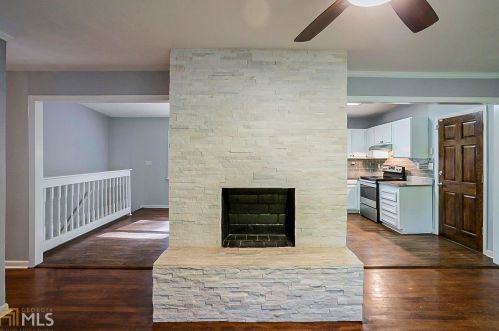 1240 Elva Dr, Atlanta GA  30331-7324 exterior