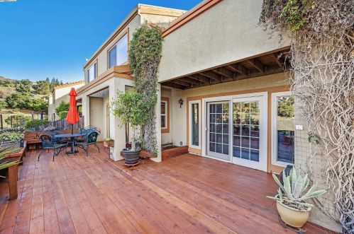 2724 Gamble Ct, Hayward, CA 94542-2402