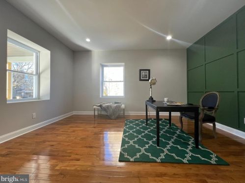 6805 11th St, Philadelphia, PA 19126-2807