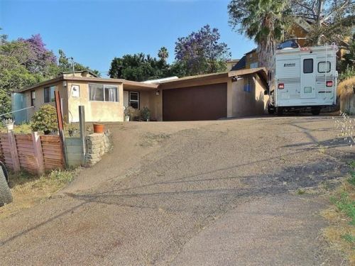 8668 Gardena Rd, Lakeside, CA 92040-5302