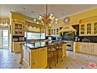 12415 Promontory Rd, Los Angeles CA  90049-6800 exterior