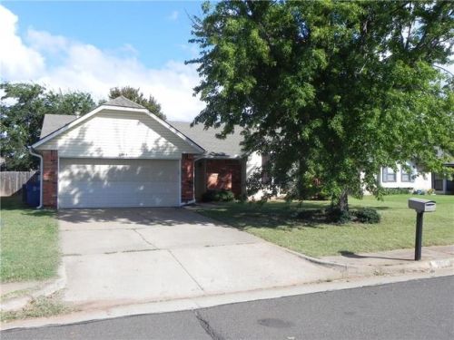 2504 Clover Glen Dr, Edmond, OK 73013-2870