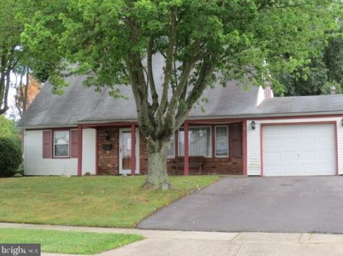 15 Excell Ln, Willingboro, NJ 08046-2428