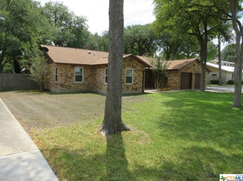 139 Lone Oak St, Seguin TX  78155-7429 exterior
