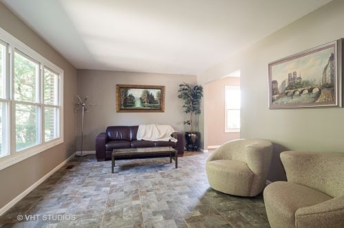1337 Rose Blvd, Buffalo Grove, IL 60089-3264