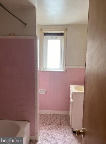 113 63rd St, Philadelphia PA 19151-3208 exterior