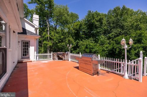 265 Mt Laurel Rd, Mount Laurel NJ  08054-9557 exterior
