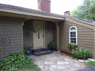 107 Patterson Hill Rd, Henniker, NH 03242-5392