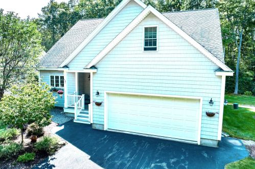 6 Vineyard Dr, Stratham, NH 03885-6529
