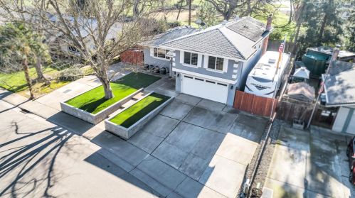 8781 Los Encantos Cir, Elk Grove, CA 95624-2552