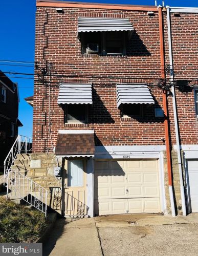 8125 Farnsworth St, Philadelphia PA 19152-3008 exterior