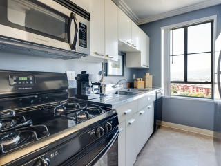 6200 3rd St, Los Angeles CA  90036-3157 exterior