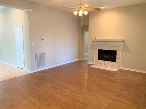 2218 Valley Creek Dr, Garland TX  75040-2844 exterior