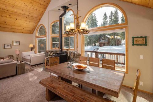 13848 Copenhagen Dr, Truckee CA  96161-6626 exterior