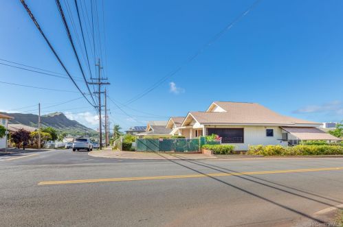 690 9 Ave, Honolulu HI  96816-2117 exterior