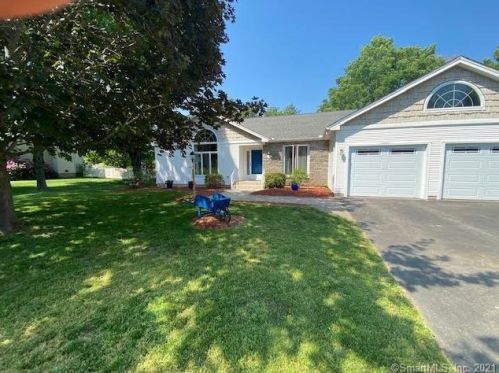 115 Rugby Ln, Wapping, CT 06074-4273