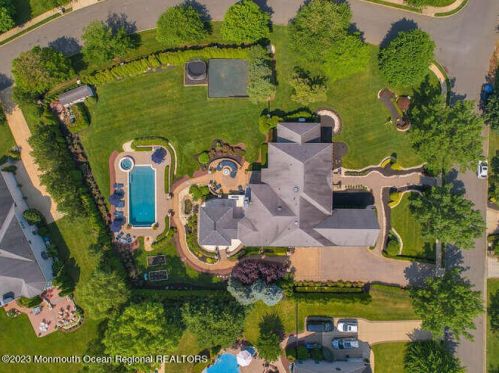 15 Pegasus Dr, Tinton Falls NJ 07724-2875 exterior