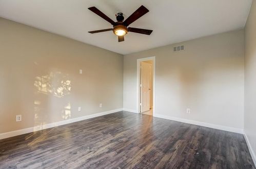 1613 San Francisco St, Carrollton TX 75007-5050 exterior