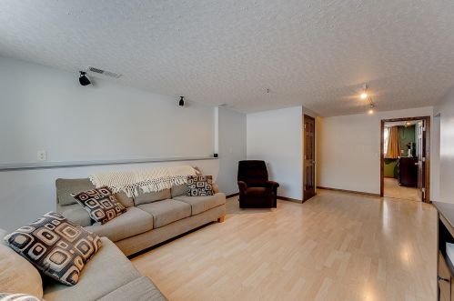 4012 Cinnabar Dr, Saint Paul MN  55122-2943 exterior