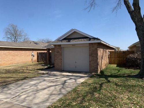 9205 Coral Ln, Fort Worth TX  76140-5653 exterior